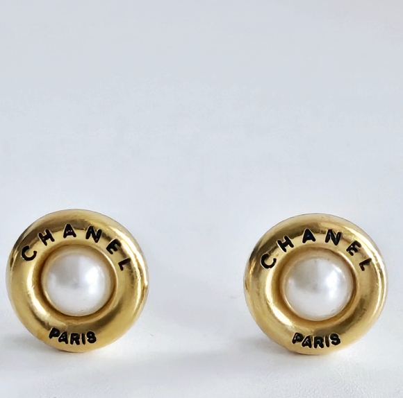 Chanel Pearl Gold-plated Earrings - Picture 2 of 4